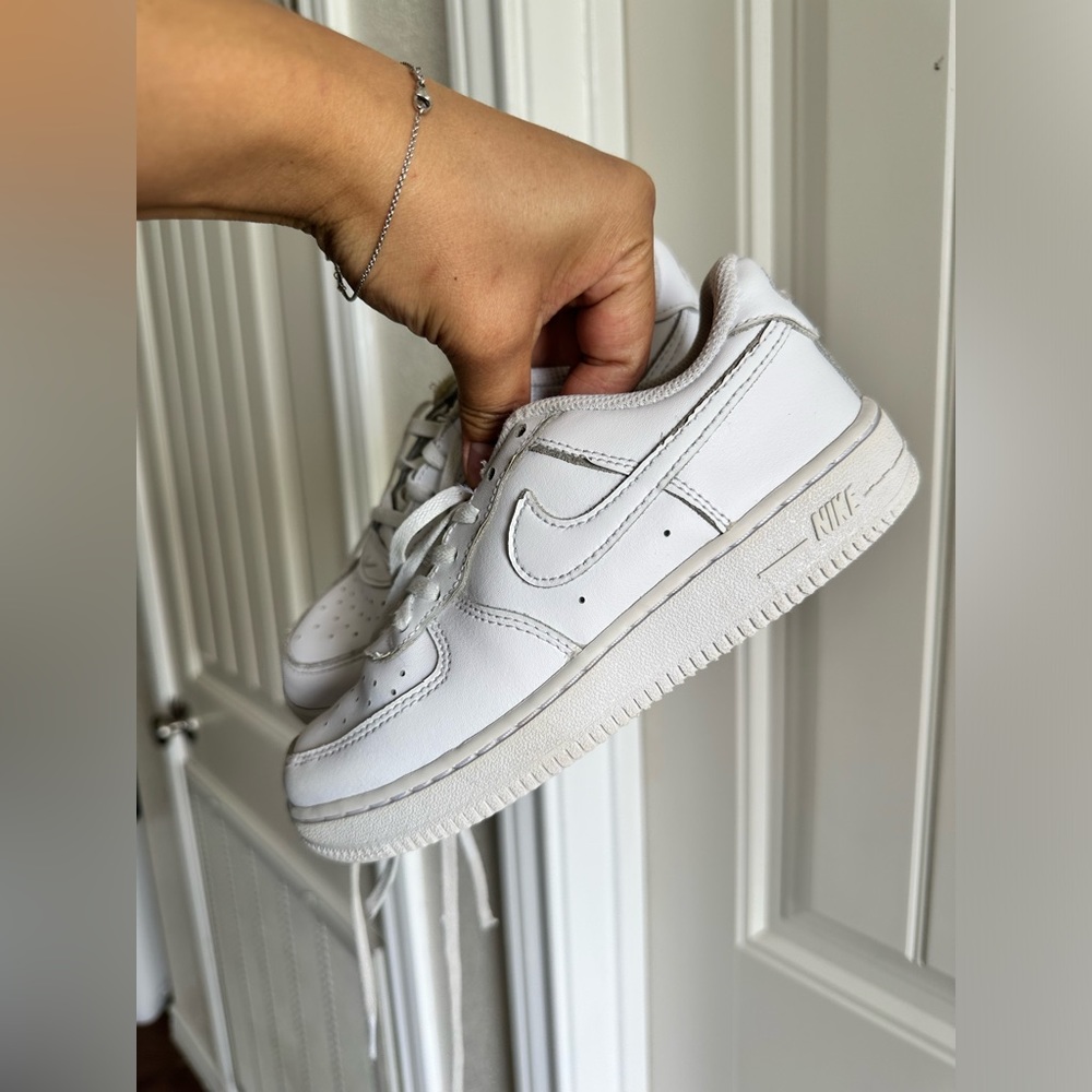 Nike shoes youth 1 1/2